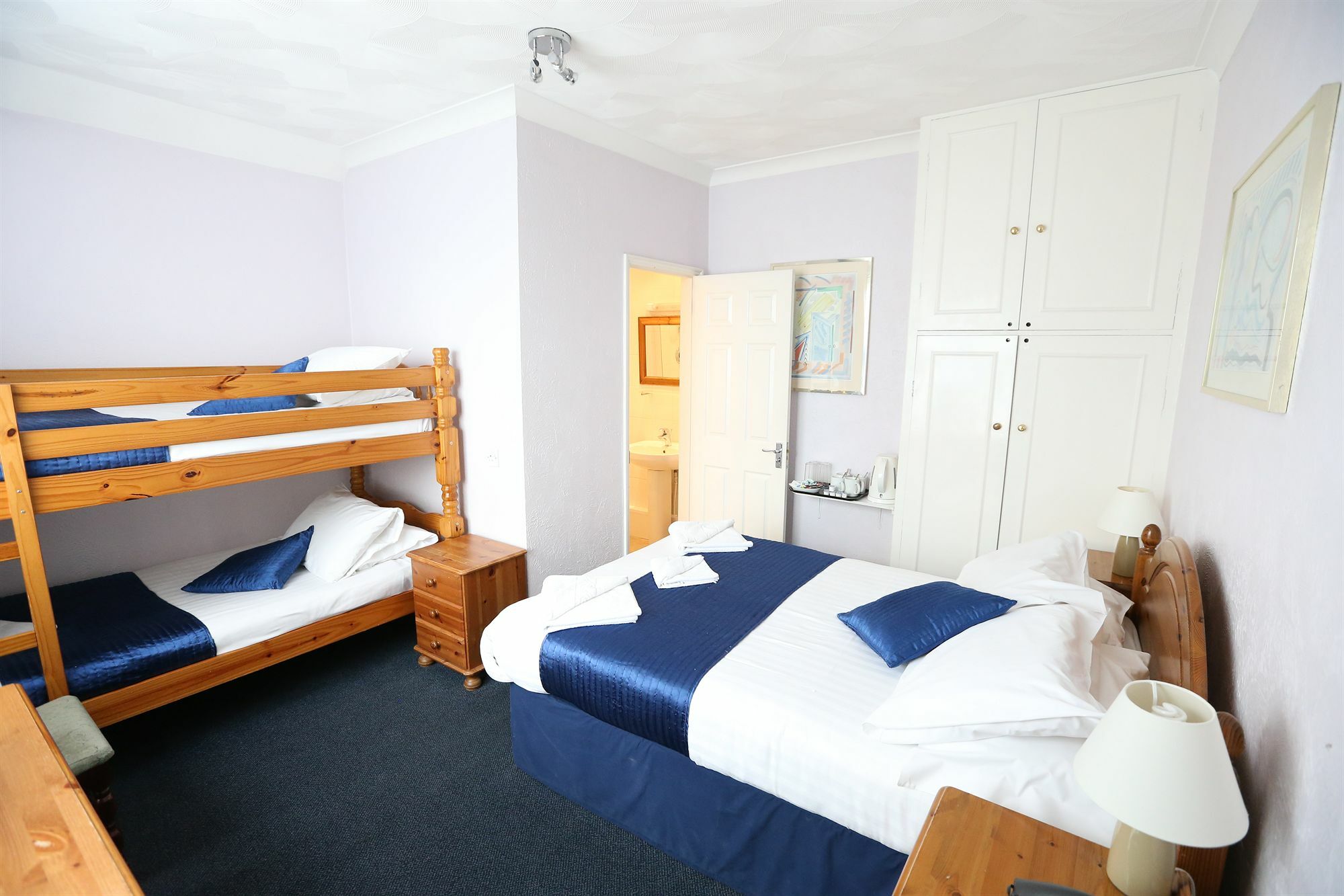 Corner House Hotel Gatwick With Holiday Parking Horley Esterno foto